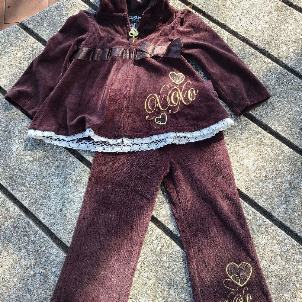 Girls Brown & Gold velour XOXO sweatsuit w hoodSize 2T